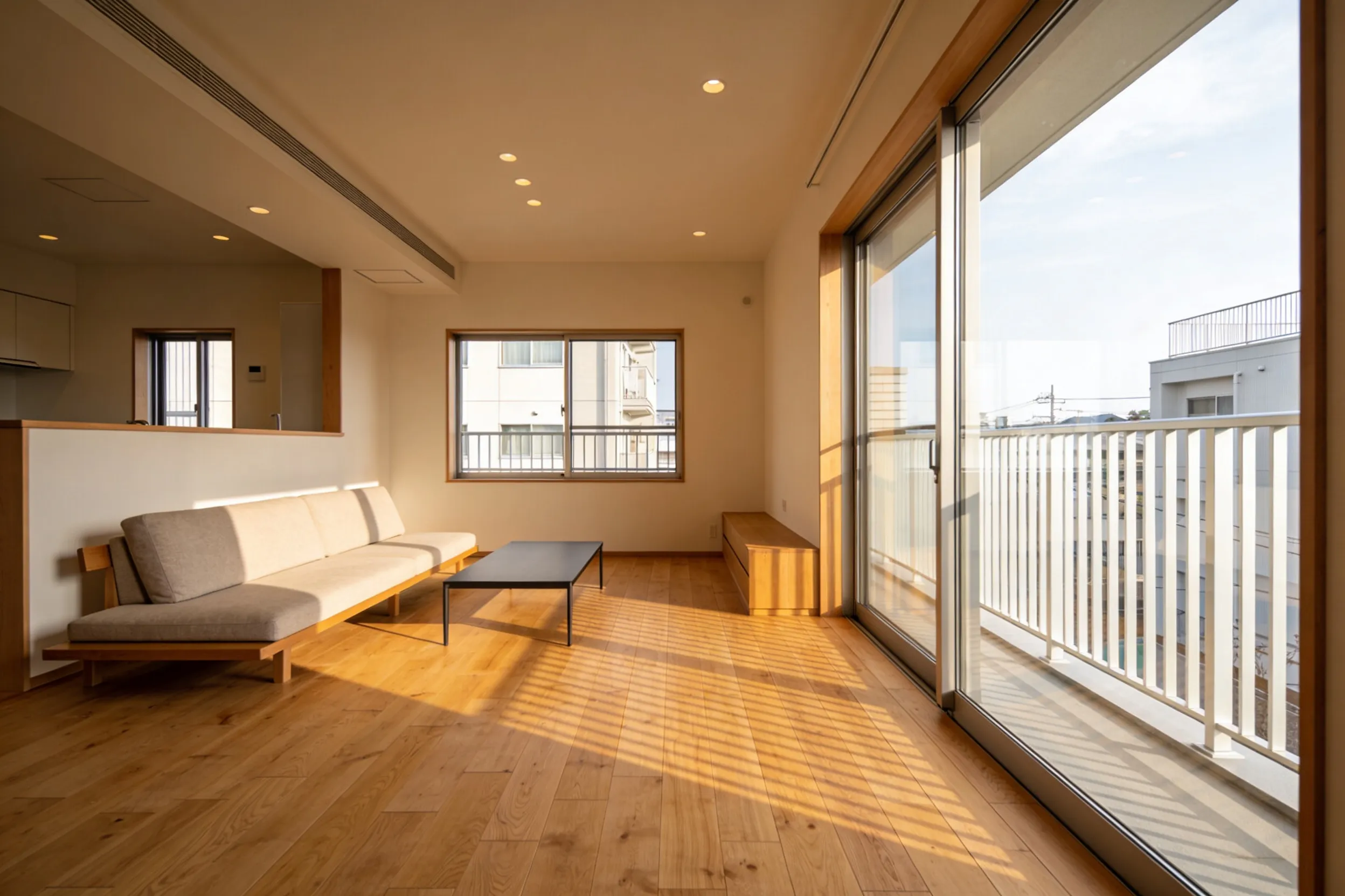制約をクリアして成功したマンションリフォームの明るいリビング実例